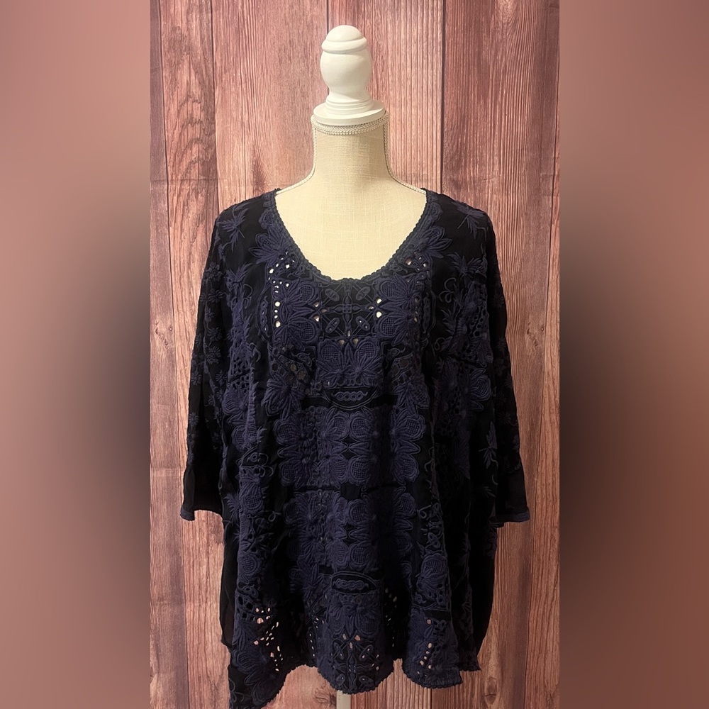 Johnny Was Navy Embroidered Top Sz L